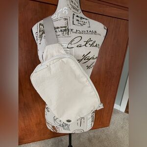 Lululemon Everywhere Belt Bag 2L in Raw Linen/Beige